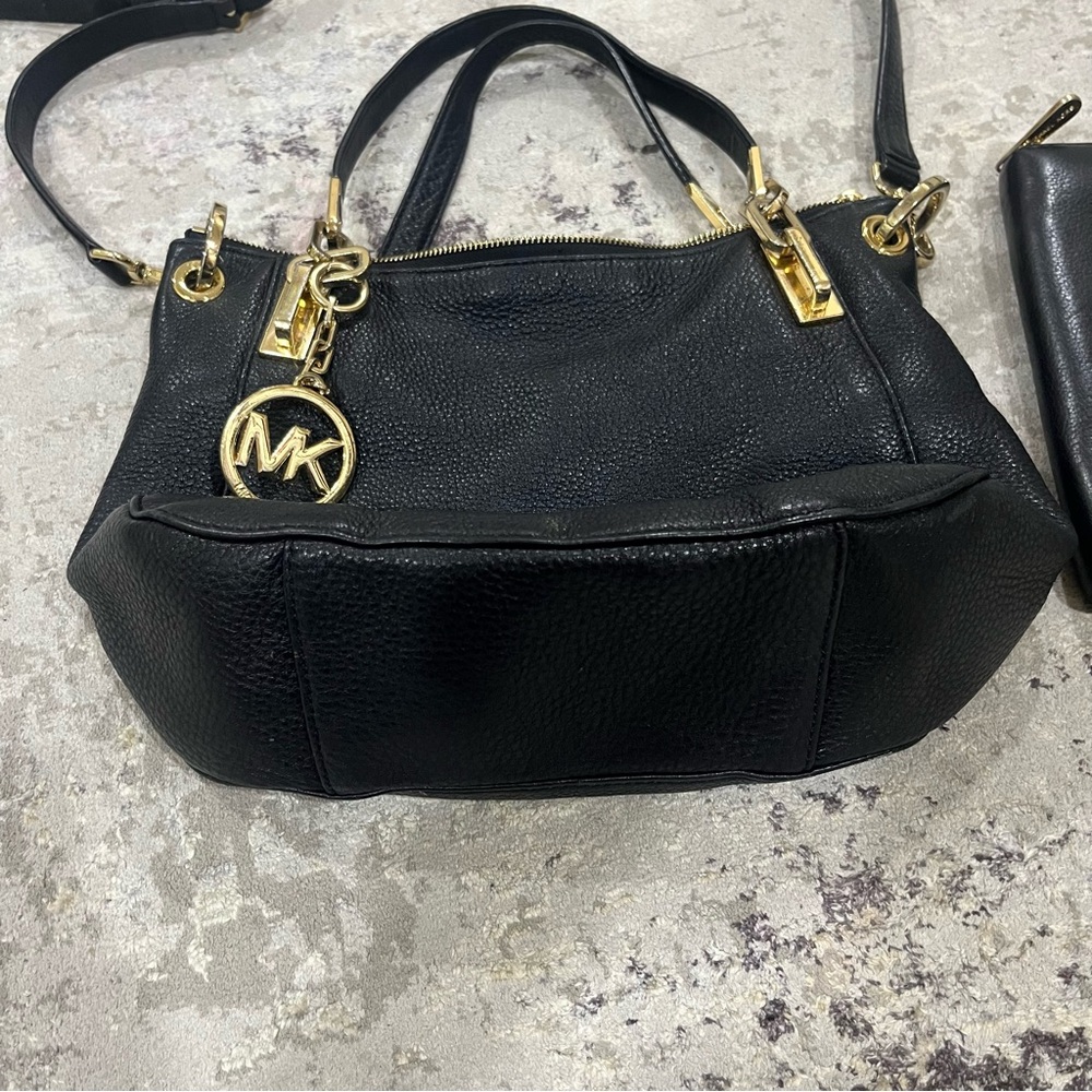 Michael Kors Black Leather Handbag and Wallet Set - Picture 3 of 11